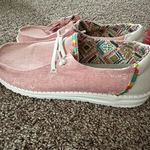 NWT pink hey dudes women’s 11